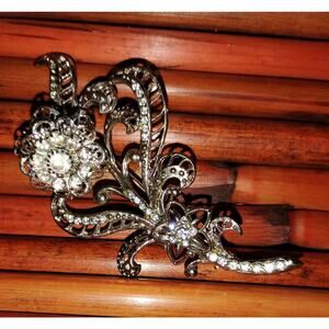 Vintage Signed Avon Rhinestone Floral Brooch Silvertone Filigree Flower Design